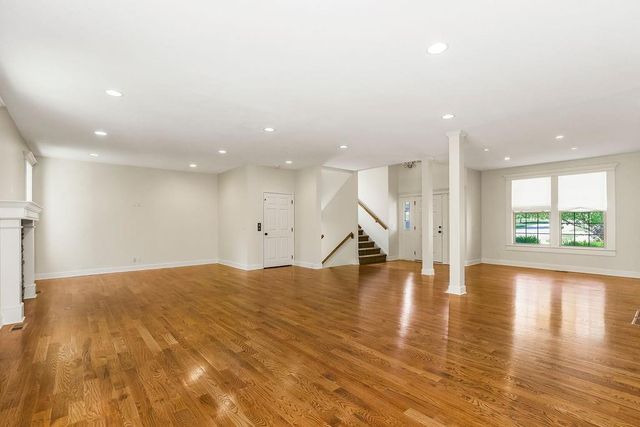 875 Clearview Drive, Lansing, KS 66043