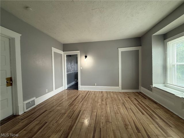2602 Vega Avenue, Cleveland, OH 44113