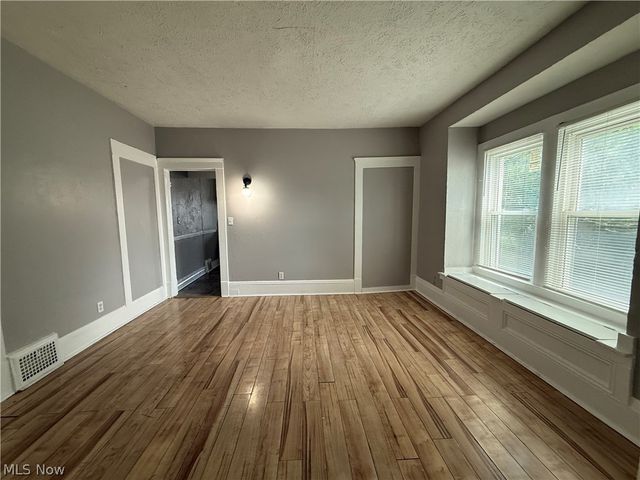 2602 Vega Avenue, Cleveland, OH 44113