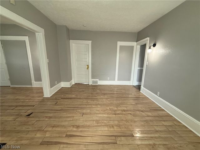 2602 Vega Avenue, Cleveland, OH 44113