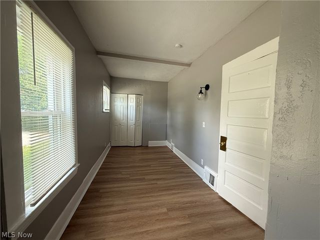 2602 Vega Avenue, Cleveland, OH 44113