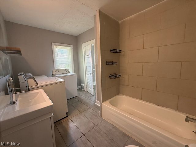 2602 Vega Avenue, Cleveland, OH 44113