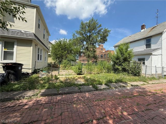2602 Vega Avenue, Cleveland, OH 44113