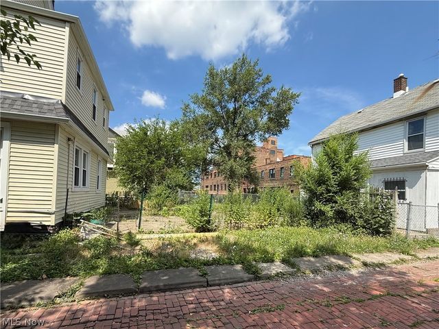 2602 Vega Avenue, Cleveland, OH 44113