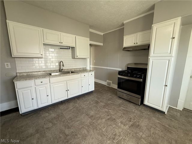 2602 Vega Avenue, Cleveland, OH 44113