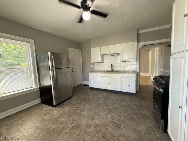 2602 Vega Avenue, Cleveland, OH 44113