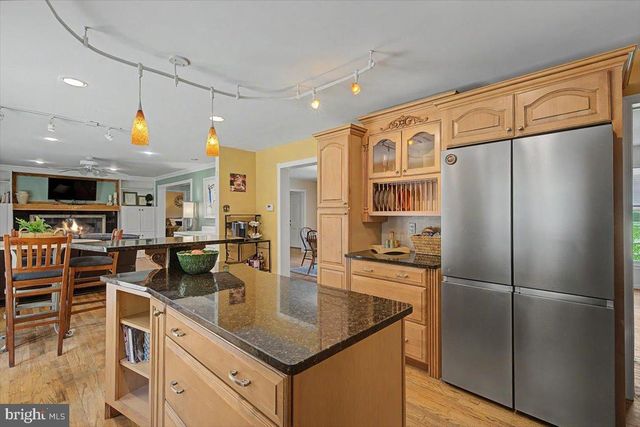 5 TENBY CHASE DR, Newark, DE 19711