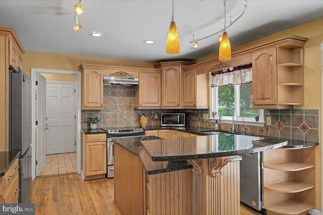5 TENBY CHASE DR, Newark, DE 19711