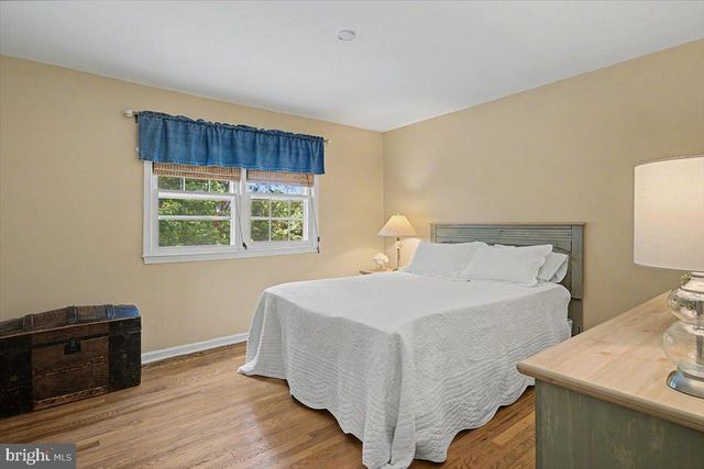 5 TENBY CHASE DR, Newark, DE 19711