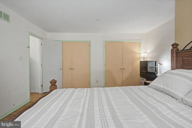 5 TENBY CHASE DR, Newark, DE 19711
