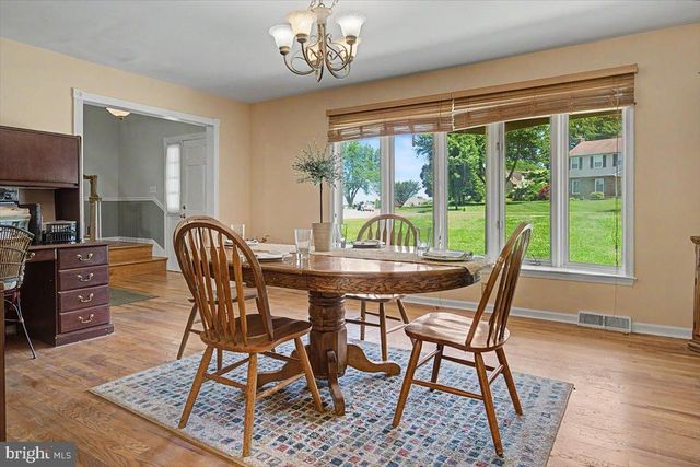 5 TENBY CHASE DR, Newark, DE 19711
