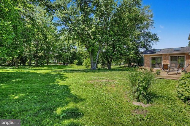 5 TENBY CHASE DR, Newark, DE 19711