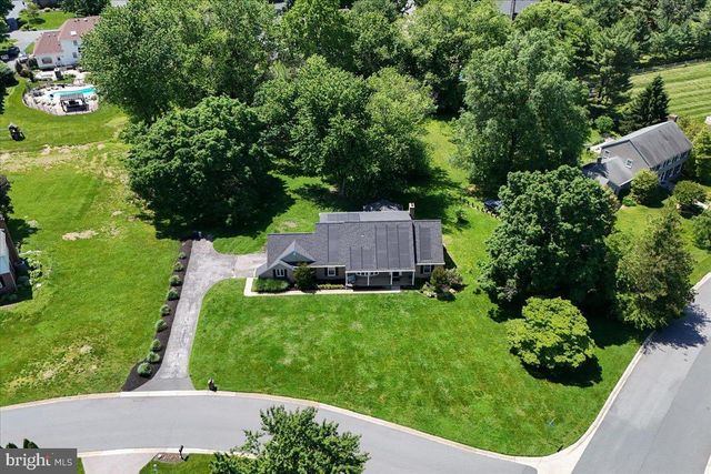 5 TENBY CHASE DR, Newark, DE 19711