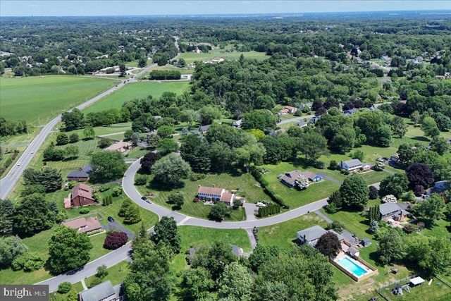 5 TENBY CHASE DR, Newark, DE 19711