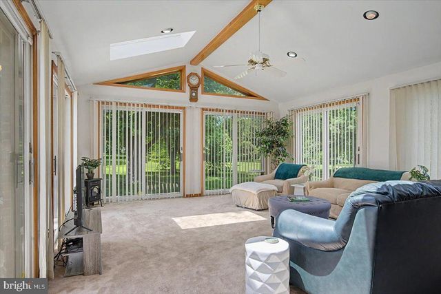 5 TENBY CHASE DR, Newark, DE 19711