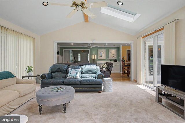 5 TENBY CHASE DR, Newark, DE 19711
