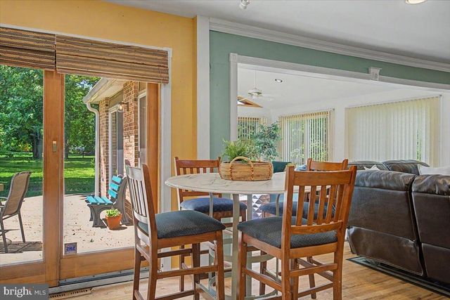 5 TENBY CHASE DR, Newark, DE 19711