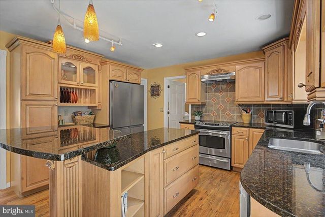 5 TENBY CHASE DR, Newark, DE 19711