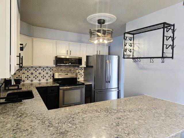 1327 Montclair PLACE, Fort Atkinson, WI 53538