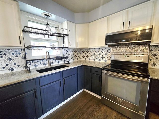 1327 Montclair PLACE, Fort Atkinson, WI 53538