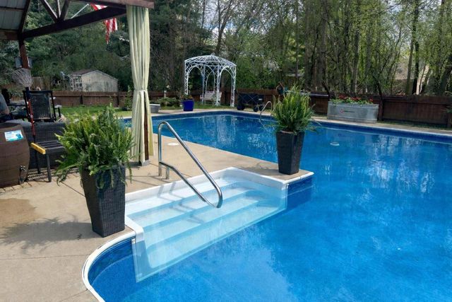 1327 Montclair PLACE, Fort Atkinson, WI 53538