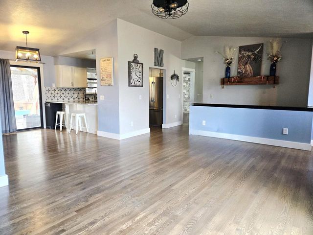 1327 Montclair PLACE, Fort Atkinson, WI 53538