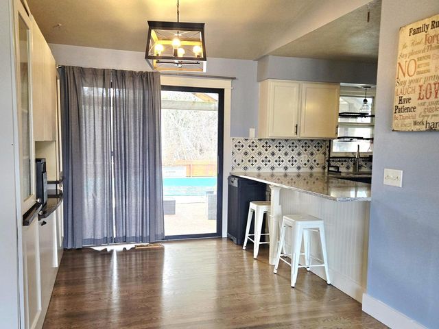 1327 Montclair PLACE, Fort Atkinson, WI 53538