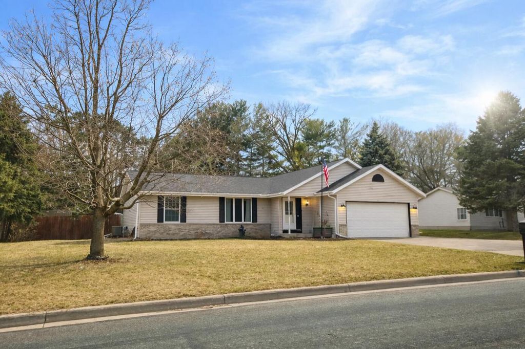 1327 Montclair PLACE, Fort Atkinson, WI 53538