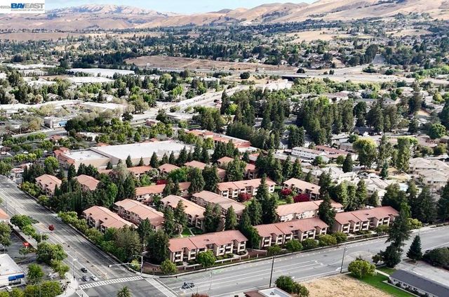 93 Shaniko Cmn 24, Fremont, CA 94539