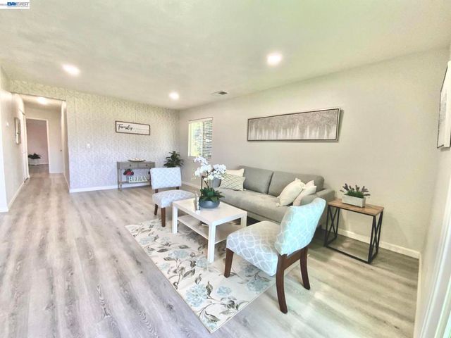 93 Shaniko Cmn 24, Fremont, CA 94539