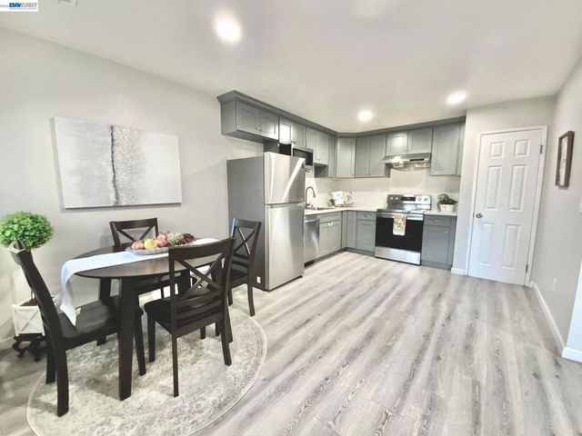 93 Shaniko Cmn 24, Fremont, CA 94539