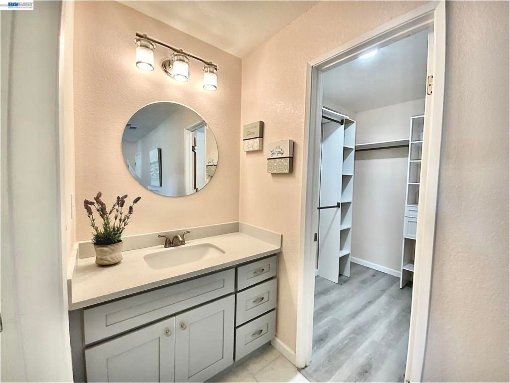 Image 15 of property listing at 93 Shaniko Cmn 24, Fremont, CA 94539