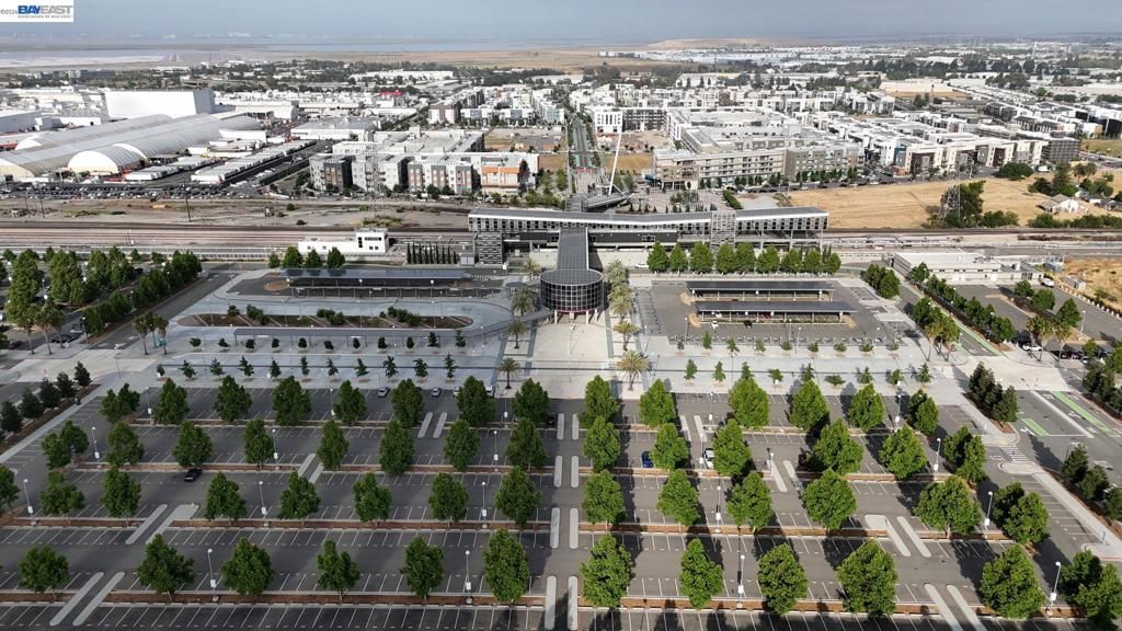 Image 39 of property listing at 93 Shaniko Cmn 24, Fremont, CA 94539