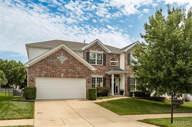 1048 Pierpoint Lane, St Charles, MO 63303