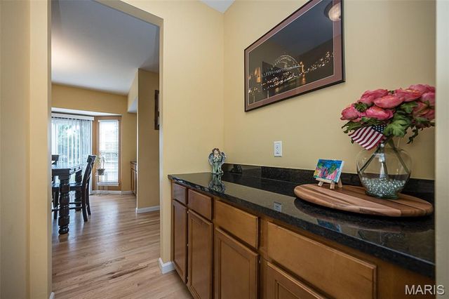 1048 Pierpoint Lane, St Charles, MO 63303