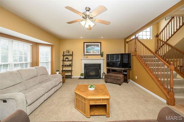 1048 Pierpoint Lane, St Charles, MO 63303