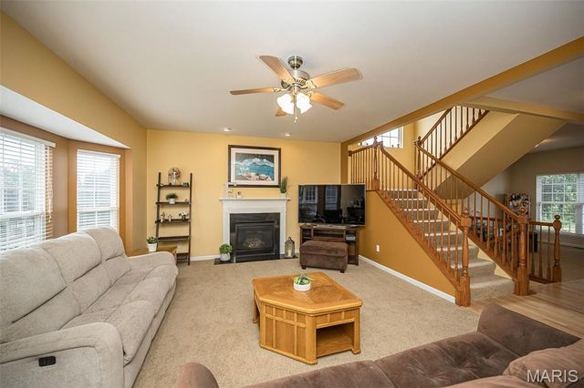 1048 Pierpoint Lane, St Charles, MO 63303