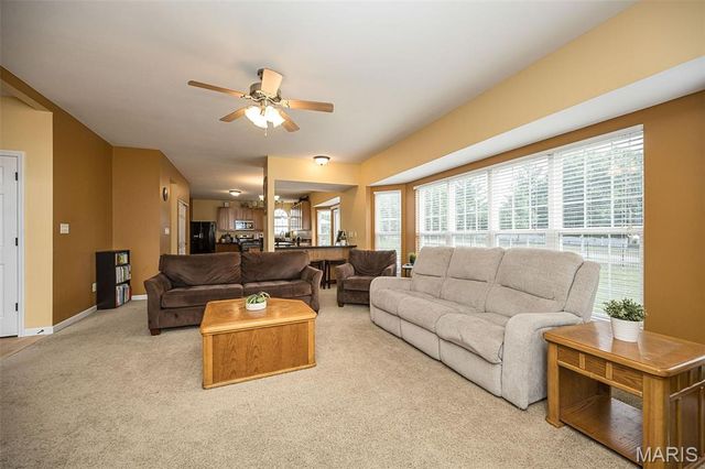 1048 Pierpoint Lane, St Charles, MO 63303