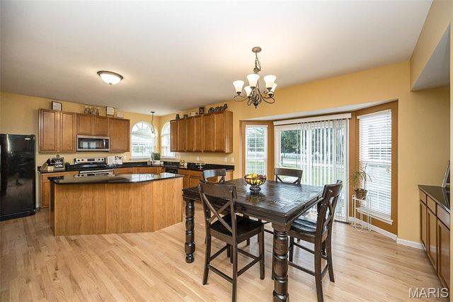 1048 Pierpoint Lane, St Charles, MO 63303