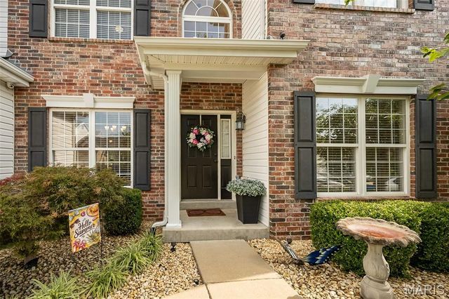 1048 Pierpoint Lane, St Charles, MO 63303