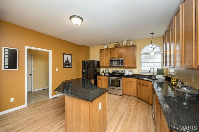 1048 Pierpoint Lane, St Charles, MO 63303