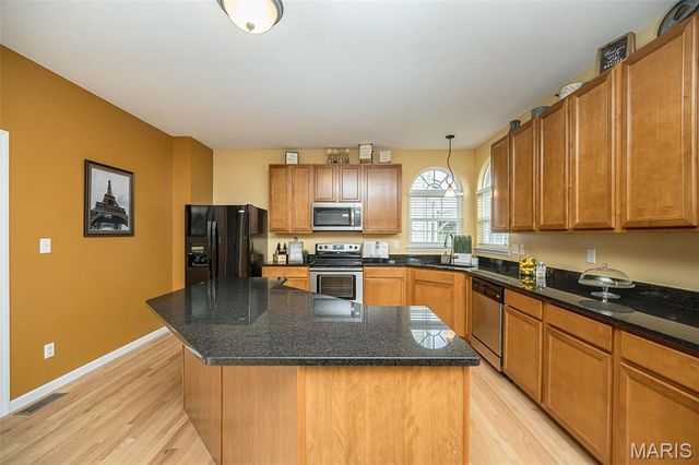 1048 Pierpoint Lane, St Charles, MO 63303