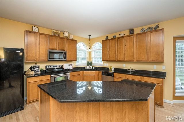 1048 Pierpoint Lane, St Charles, MO 63303