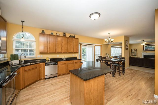 1048 Pierpoint Lane, St Charles, MO 63303