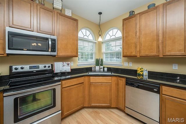 1048 Pierpoint Lane, St Charles, MO 63303