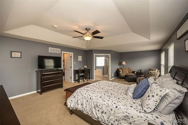 1048 Pierpoint Lane, St Charles, MO 63303