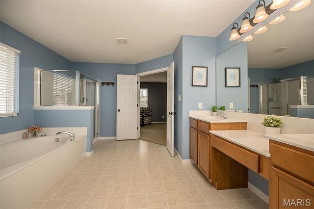 1048 Pierpoint Lane, St Charles, MO 63303