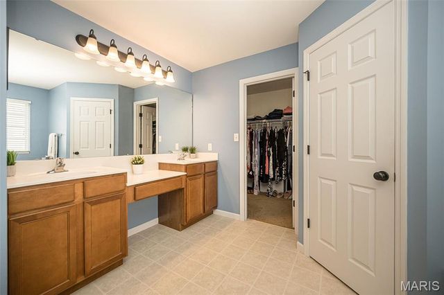 1048 Pierpoint Lane, St Charles, MO 63303