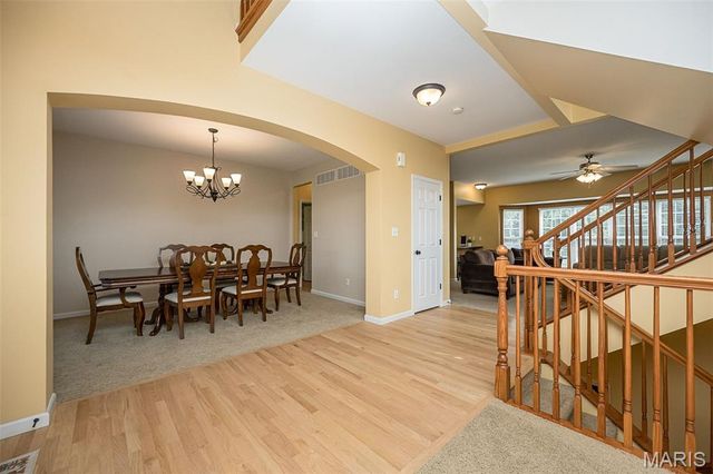 1048 Pierpoint Lane, St Charles, MO 63303