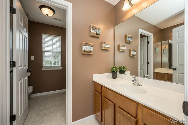 1048 Pierpoint Lane, St Charles, MO 63303